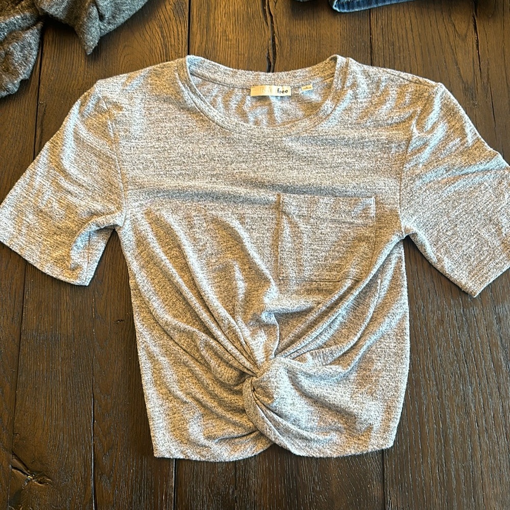 Wilfred Free heather gray crop shirt size S